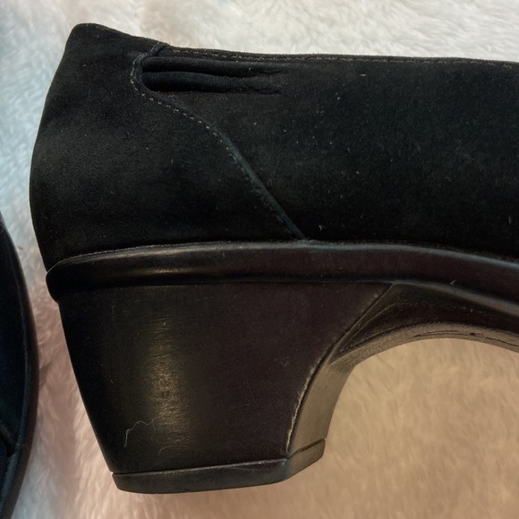 Clarks Bendables Suede Leather Slip-on Heeled (1.5”) Shoe - Picture 9 of 12